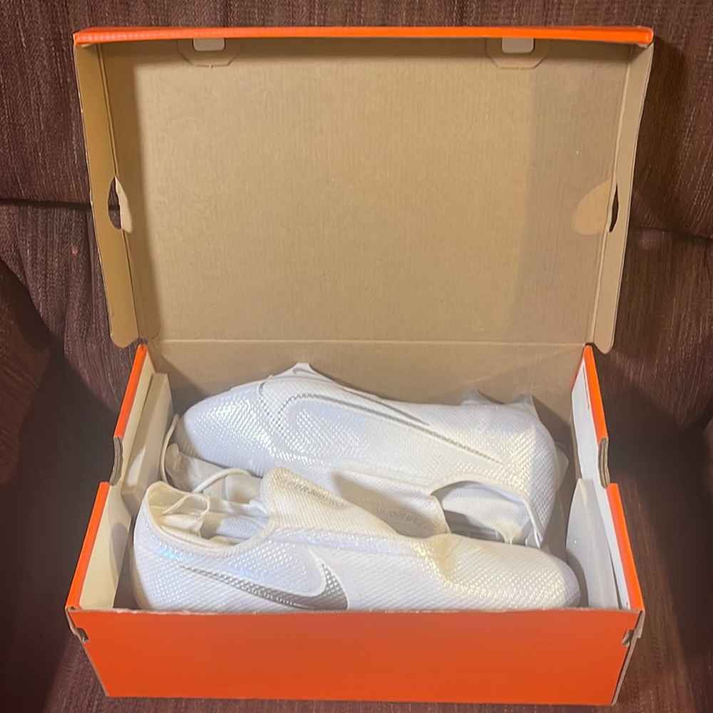 BRAND NEW Nike Vapor Edge cleats size 12. Never used due to the Covid pandemic.